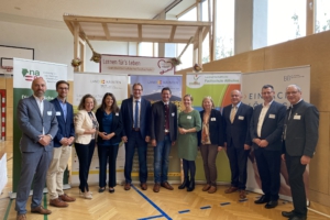 (v.l.n.r.) Gerhard Weiner (naBe-Plattform), Florian Stürzenbecher (Land Kärnten), Gertrud Wastian (LFS Althofen), Andrea Ebner-Pladerer (Forum „Österreich isst regional“), Gerhard Zotter (Bundesbeschaffung GmbH), Siegried Huber (Landwirtschaftskammer Kärnten), Marianne Penker (Universität für Bodenkultur Wien), Maria Innerwinkler (Land Kärnten), Gerhard Hoffer (Land Kärnten), Alfred Altersberger (Land Kärnten) und Sebastian Auernig (LFS Althofen)