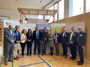 (v.l.n.r.) Gerhard Weiner (naBe-Plattform), Florian Stürzenbecher (Land Kärnten), Gertrud Wastian (LFS Althofen), Andrea Ebner-Pladerer (Forum „Österreich isst regional“), Gerhard Zotter (Bundesbeschaffung GmbH), Siegried Huber (Landwirtschaftskammer Kärnten), Marianne Penker (Universität für Bodenkultur Wien), Maria Innerwinkler (Land Kärnten), Gerhard Hoffer (Land Kärnten), Alfred Altersberger (Land Kärnten) und Sebastian Auernig (LFS Althofen)